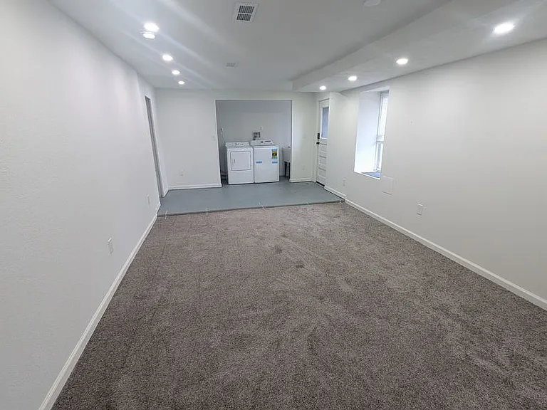2508 Cobden St — Photo 16
