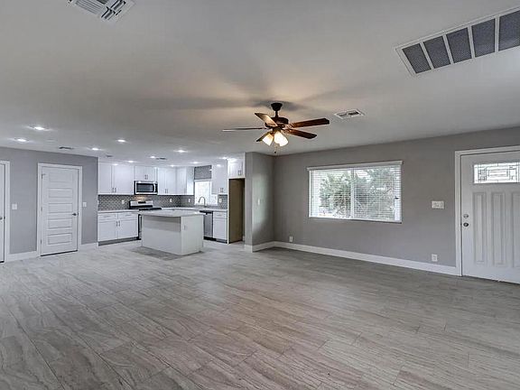 5th image of 216 S Saguaro Dr