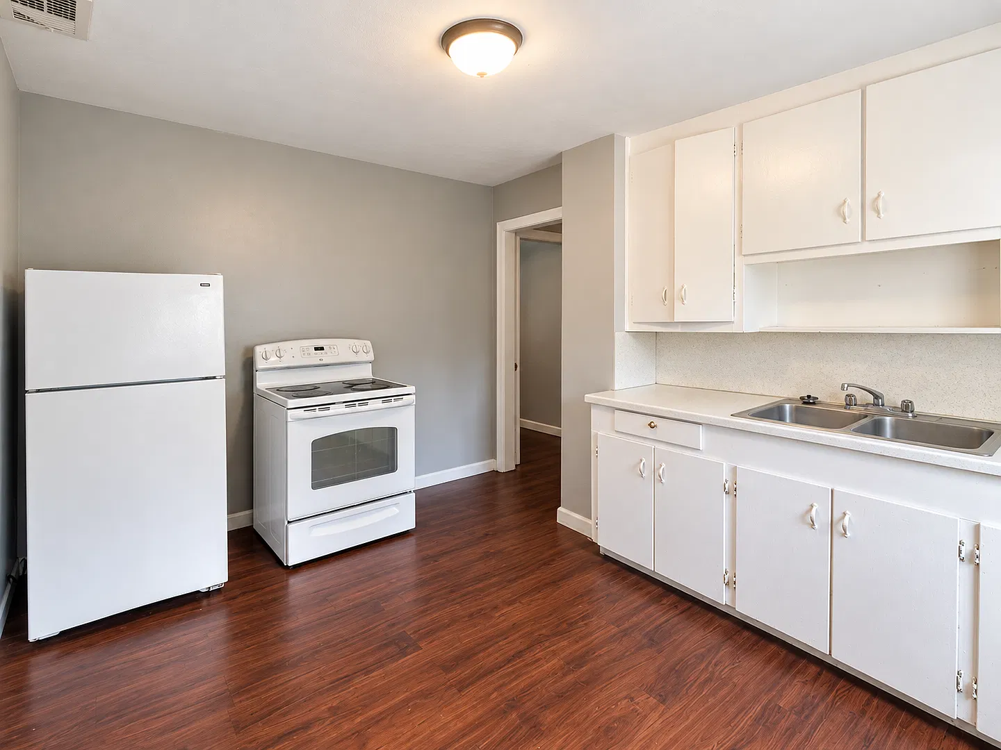 Charming 2-Bedroom Home in a Convenient Columbia Location! — Photo 4