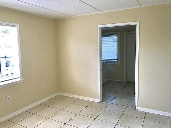 5th image of 1205 S M St APT B
