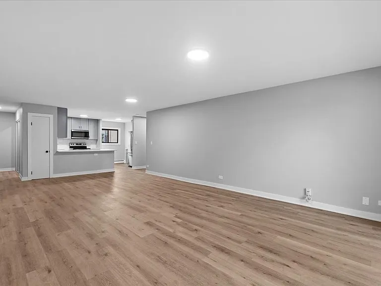 1000 Orchard Luxury Apartments — Photo 37