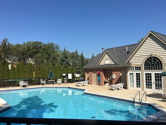 2nd image of 47676 Ormskirk Dr