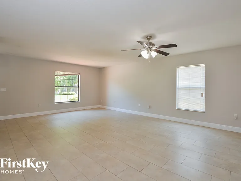 932 Fallbrooke Ave — Photo 4