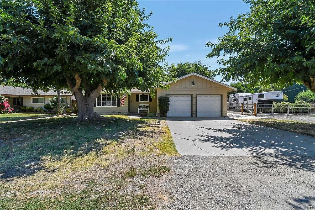 2223 Hooper Rd photo 1