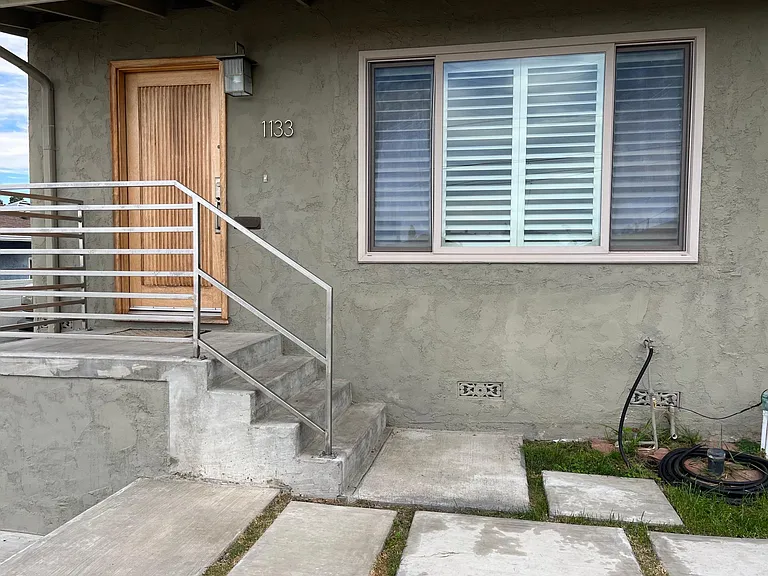 1133 W Crestwood Ave — Photo 3