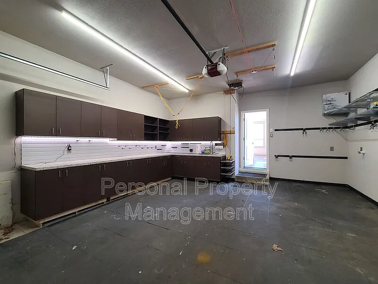 2085 34th St — Photo 29
