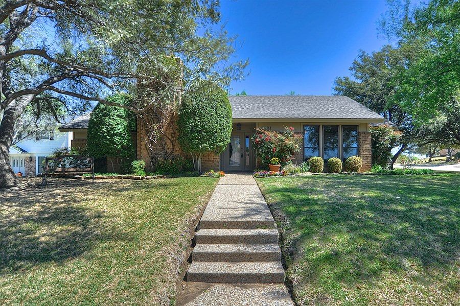1st image of 4821 Woodcreek Ct