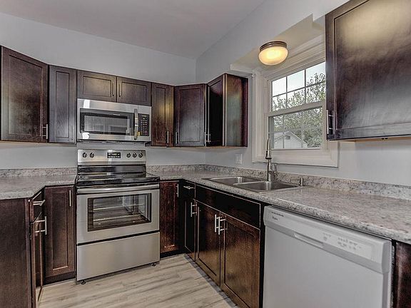 5th image of 915 Kingston Dr