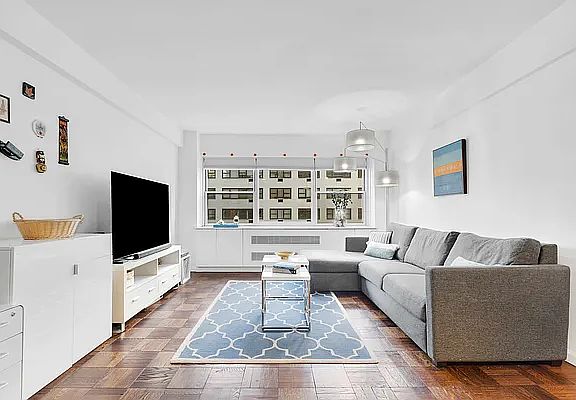 2nd image of 333 E 46th St APT 8G