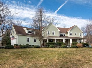 40 Ledgewood Dr, Cohasset, MA 02025