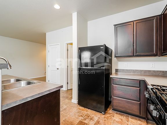 4th image of 326 York St