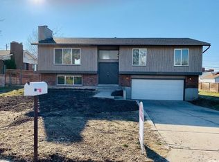 8690 S Vauna Lee St, Sandy, UT 84093