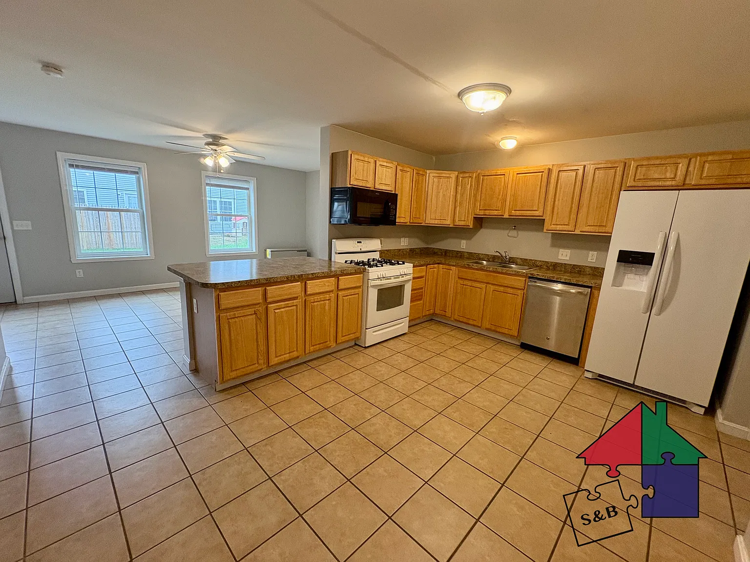3 bed, 2.5 bath, 1394 sqft, $2,195 — Photo 2