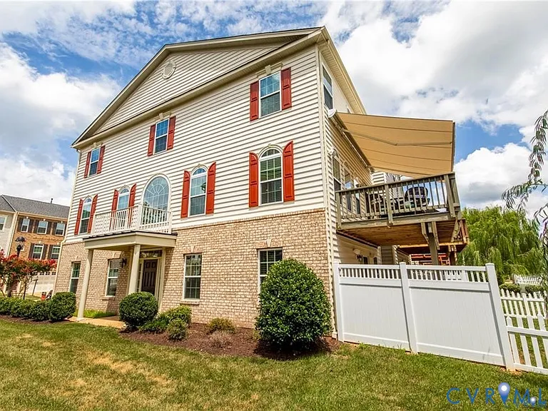 411 Siena Ln — Photo 1