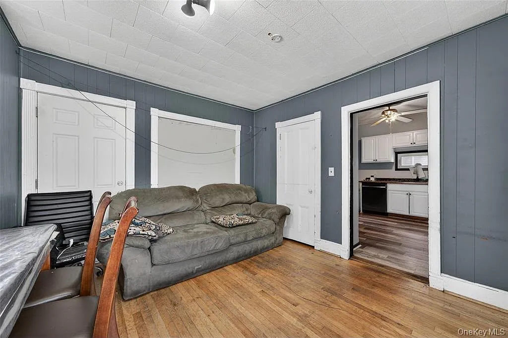 4 bed, $2,800 — Photo 1