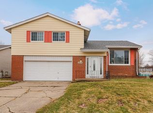 6819 Hollywood Dr, Parma, OH 44129