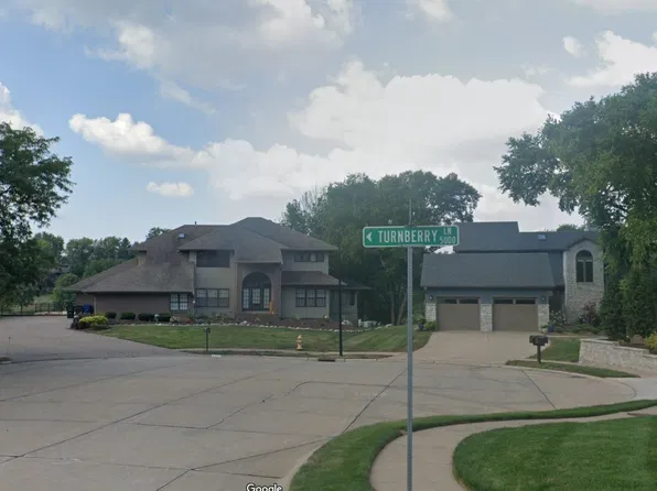 4905 Turnberry Ct, Davenport, IA 52807