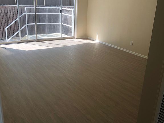 4th image of 501 N Rossmore Ave #105