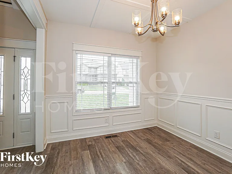 1025 Shirley Dr — Photo 6