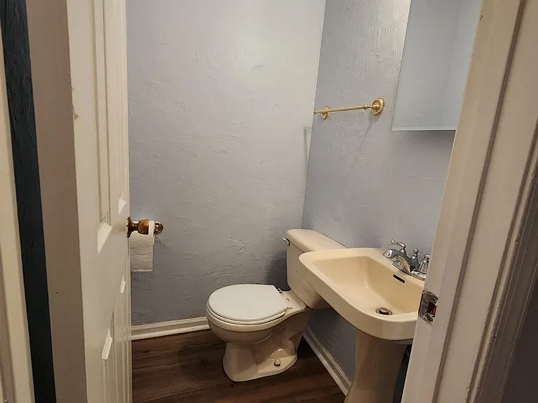 121 Henning Dr — Photo 6