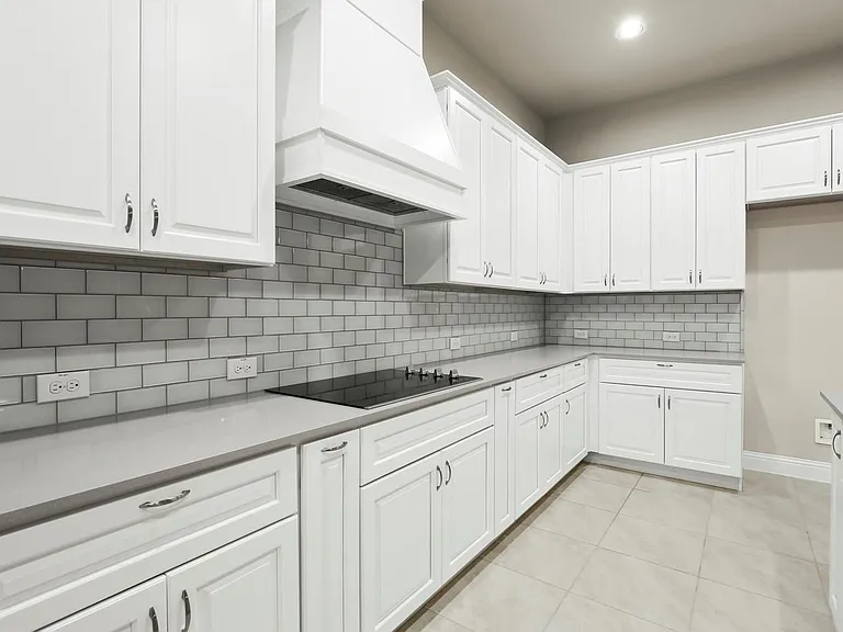 1316 Hudson Ln — Photo 10