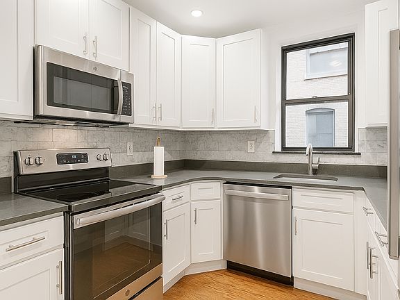 5th image of 390 2nd St APT 14