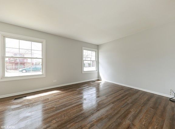2nd image of 30W120 Wildwood Ct