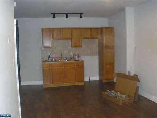 4th image of 1735 W Erie Ave #1