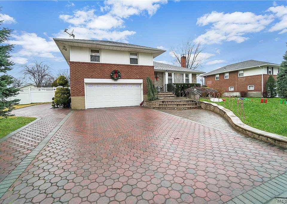 1st image of 951 Roxbury Dr