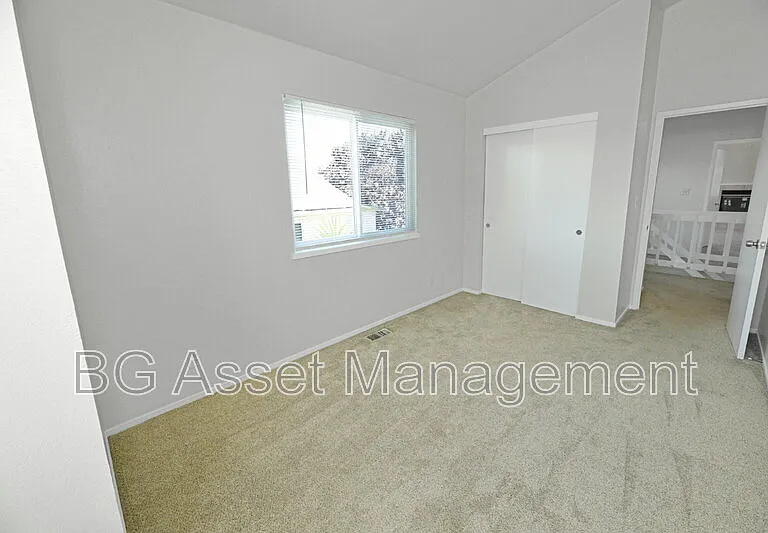 810 3rd St — Photo 12