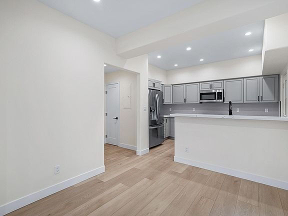 2nd image of 916 Hilldale Ave