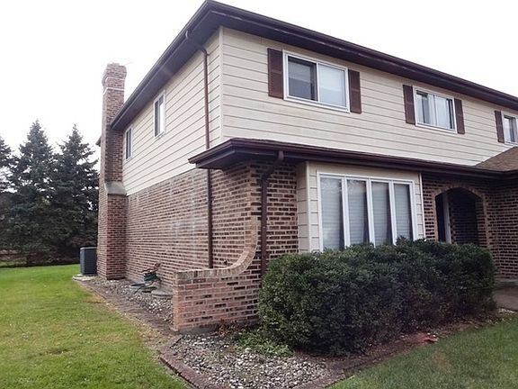 2nd image of 3012 Bonnie Brae Cres