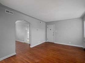 5816-28 Lindenwood Avenue