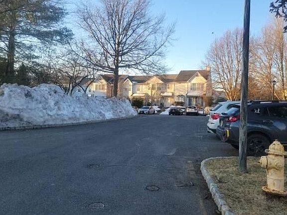 5th image of 35 Beacon Ct