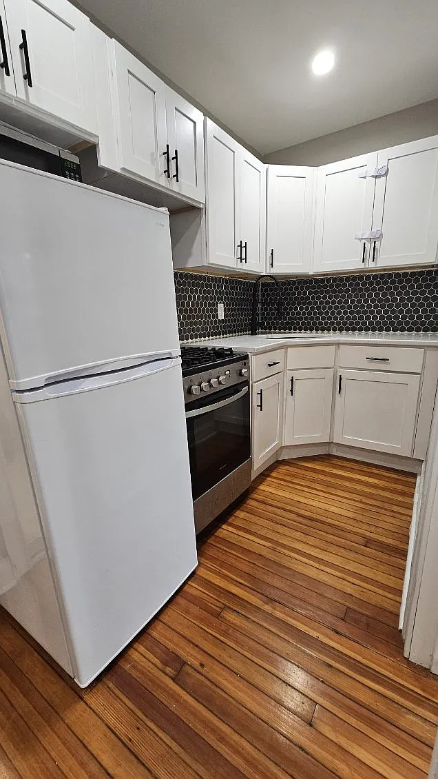1 bed, $1,300 — Photo 1