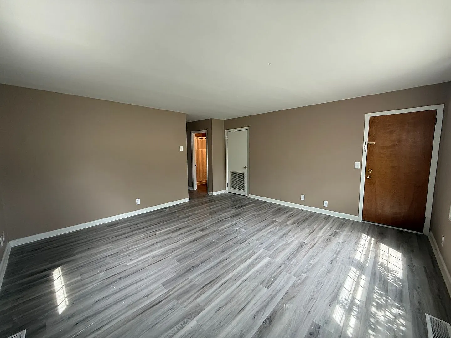 133 E Ravine Rd — Photo 3
