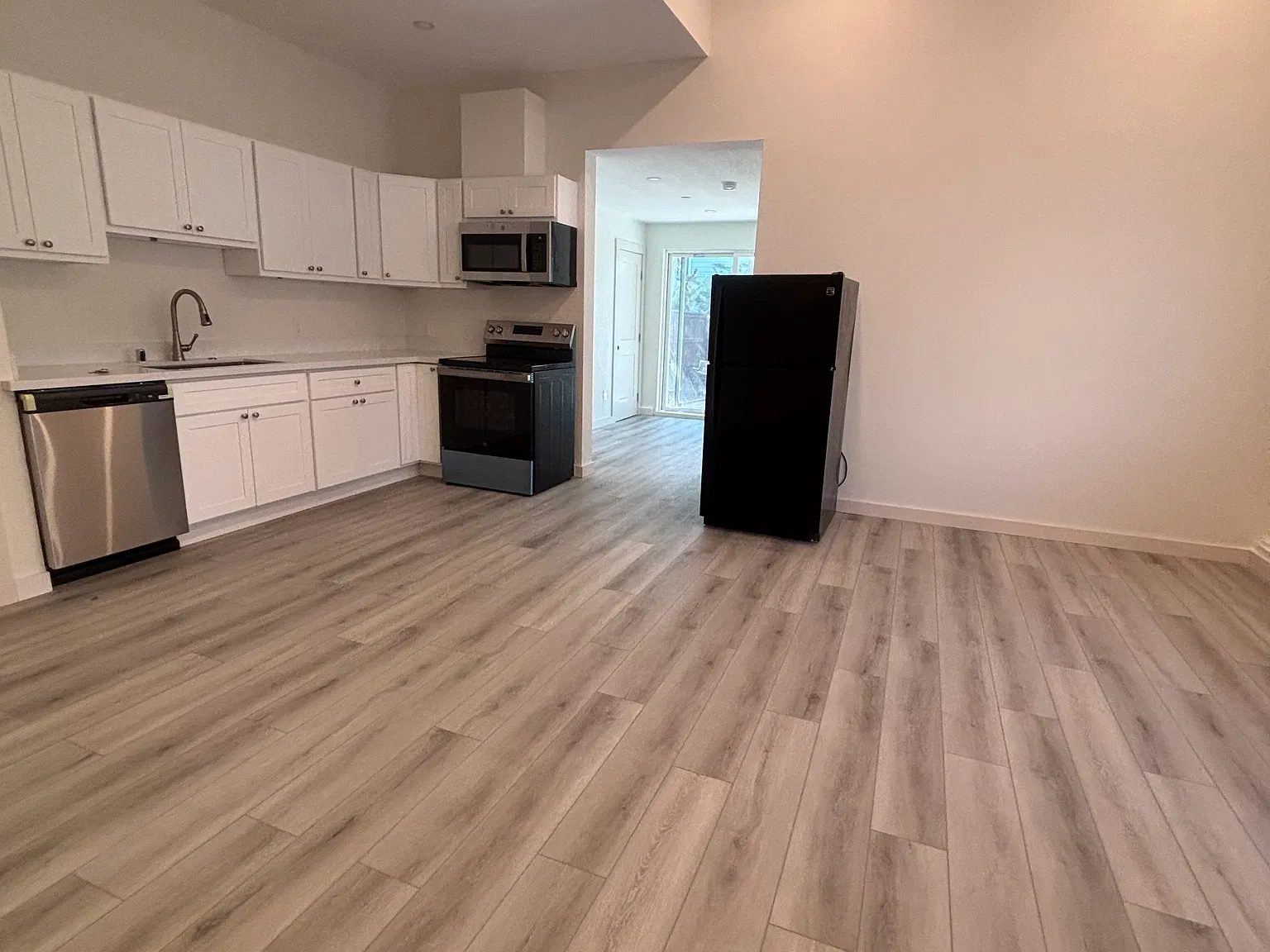 1 bed, 625 sqft, $4,495 — Photo 3