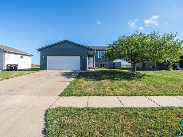 801 Lois Ln, Harrisburg, SD 57032