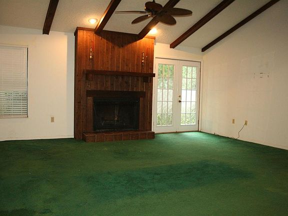 5th image of 3802 NE 17th Street Cir
