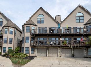 23012 Roberts Run #90, Bay Village, OH 44140