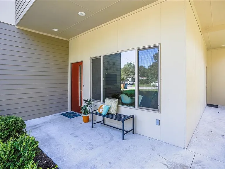 701 Zennia St #B — Photo 3