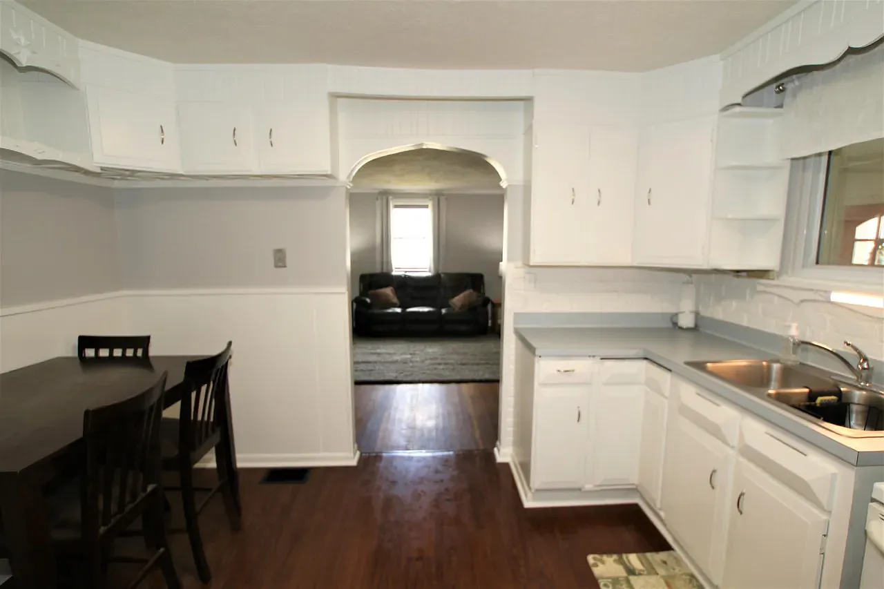 4 bed, 2000 sqft, $2,222 — Photo 4