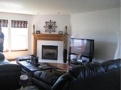3rd image of 600 Lewis Dr