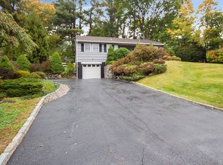 6 Hazelton Cir, Briarcliff Manor, NY 10510