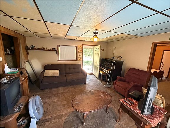 4th image of 213 Gates Rd