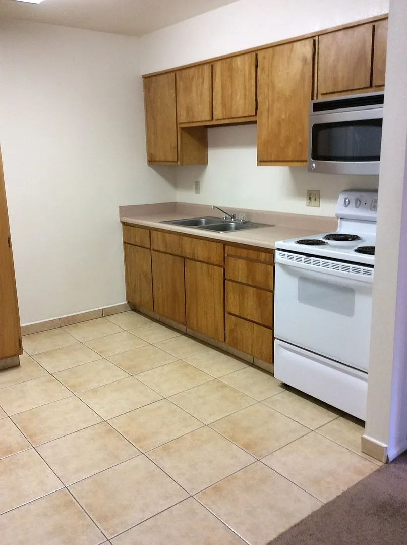Building Photo - 5757-5771 Arboga Rd