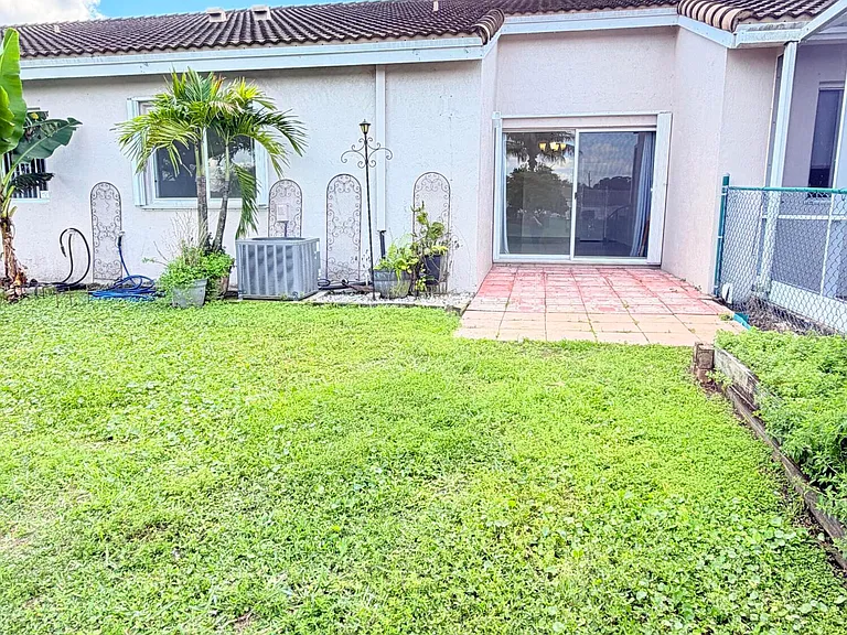 11697 SW 19th St — Photo 21