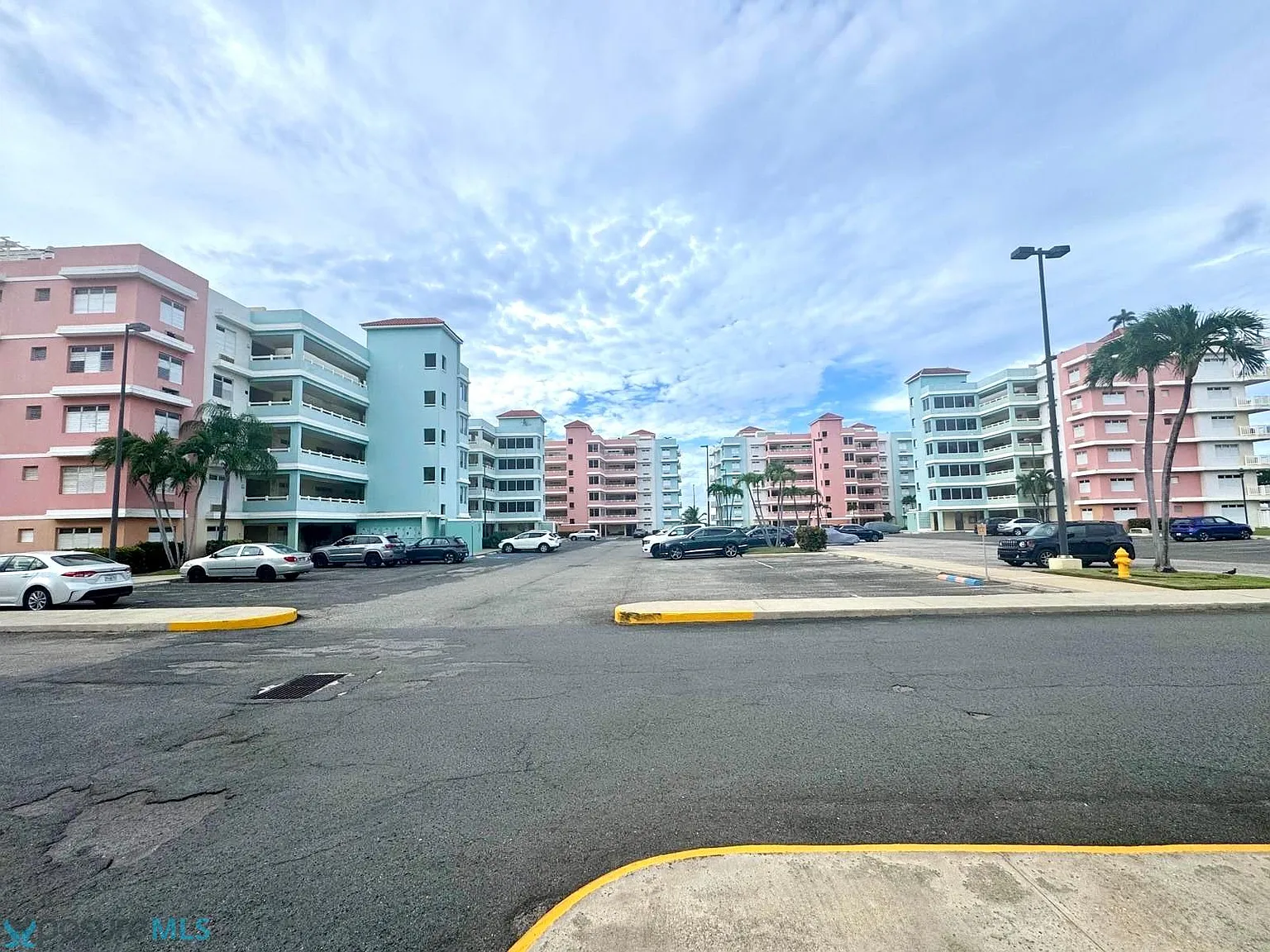 Isabela Beach Court (Condominio) — Photo 2