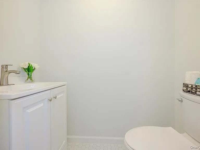 43 Evert St — Photo 13