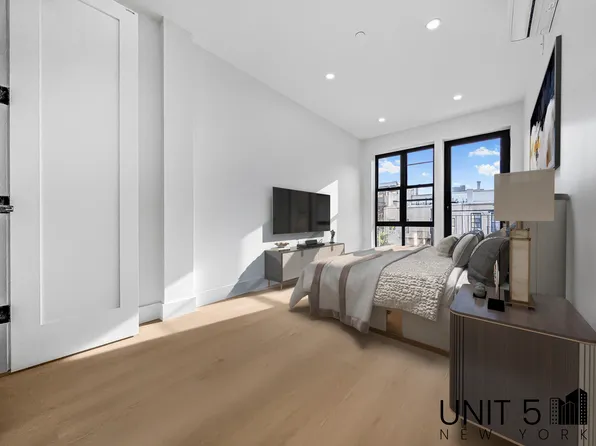 351 Melrose Street image 8 of 14